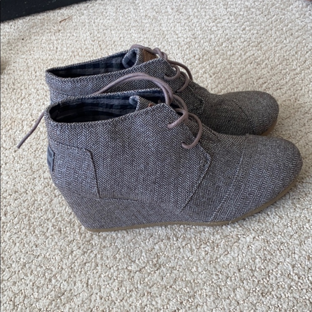 Toms herringbone wedge